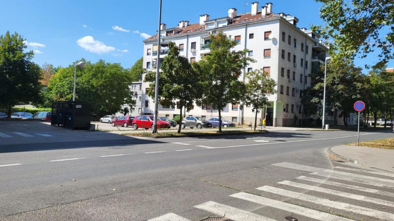 Petite Grey Apartment With Free Private Parking Zagreb Bagian luar foto